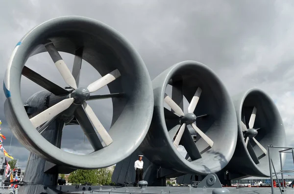 Savaş gemileri Festivali'nde.