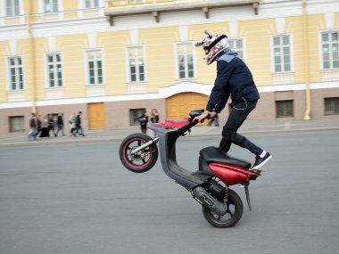 Pervasız motosiklet sürücüsü.