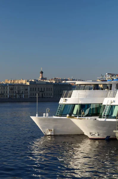 Landskapet i staden på morgonen. — Stockfoto