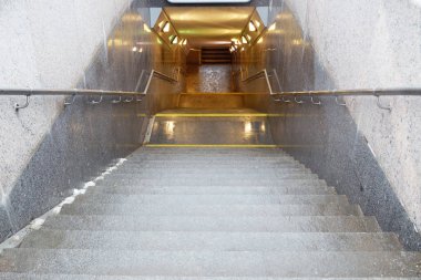 Şehirdeki yeraltı geçidi..