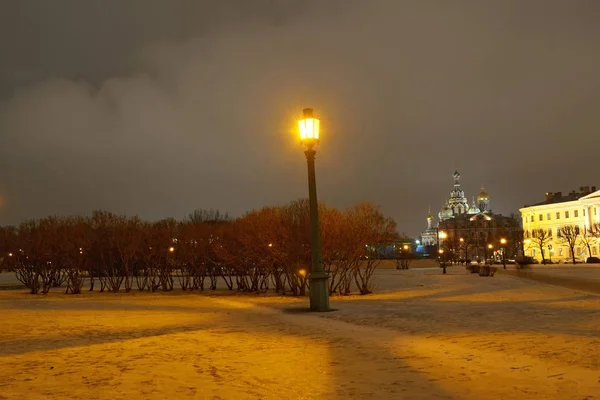 Lanterne avec lumière électrique . — Photo