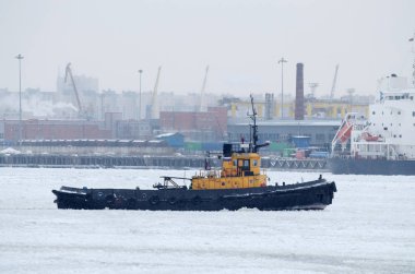 Tekne liman iş için.