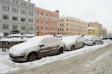 Kışın bol kar yağışı.