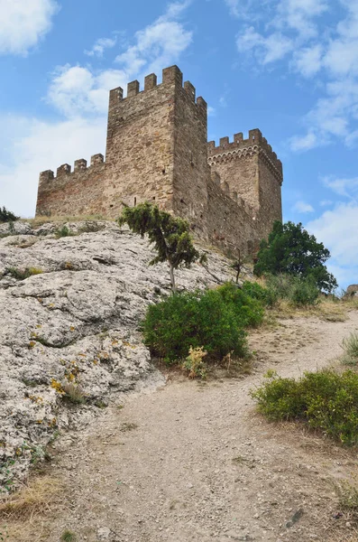 Resterna av fästningen av citadellet. — Stockfoto