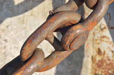 Üstünde belgili tanımlık rıhtım deniz zinciri.