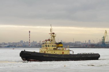 Tekne liman iş için.