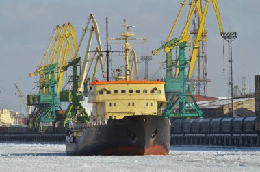 Güçlü Buzkıran buzları kırar.