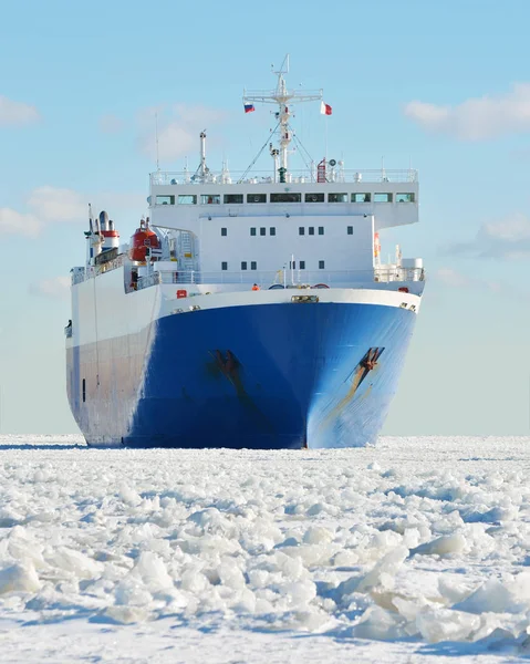 Büyük bir gemi kargo ile.