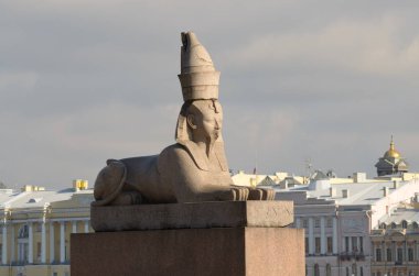 Neva Nehri üzerinde Sfenks Heykeli.