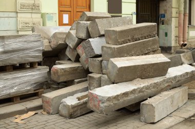 Sökme sonra beton bloklar.