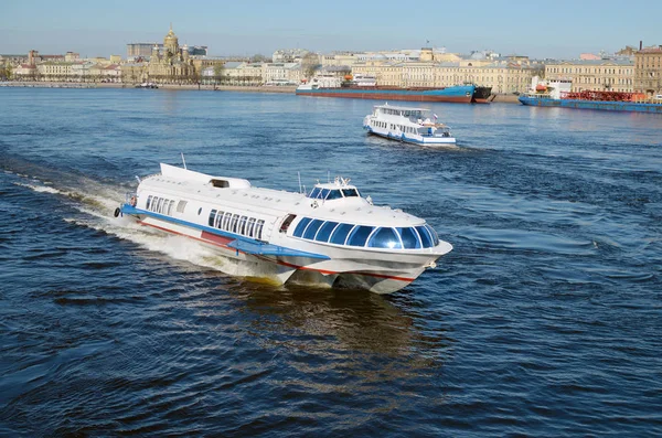 Turistsäsongen öppnade. — Stockfoto