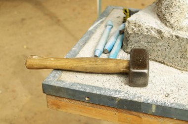 çekiç gibi bir çalışma aracı.