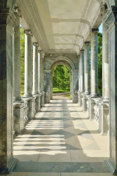 Gölde mermer köprü.