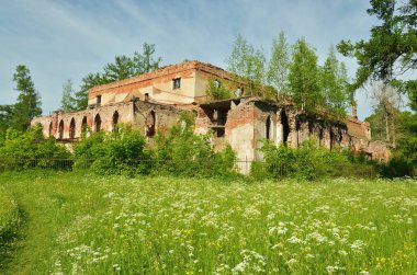 Eski çökmekte bina.