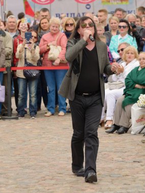 Şarkıcının konserinde.