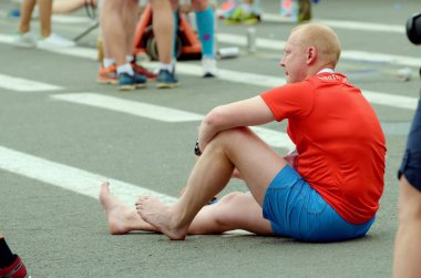 Sporcular maratondan sonra rahatla .