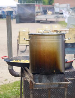 Lezzetli yulaf lapası hazırlanıyor.