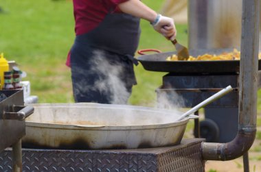 Lezzetli yulaf lapası hazırlanıyor.