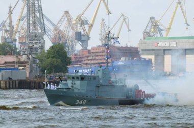 Geçit töreni St. Petersburg donanmada.