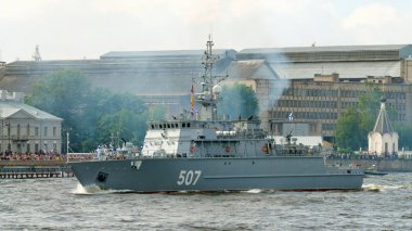 Geçit töreni St. Petersburg donanmada.