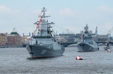 Geçit töreni St. Petersburg donanmada.