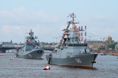 Geçit töreni St. Petersburg donanmada.