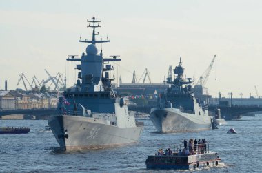 Geçit töreni St. Petersburg donanmada.