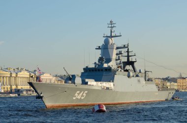 Geçit töreni St. Petersburg donanmada.