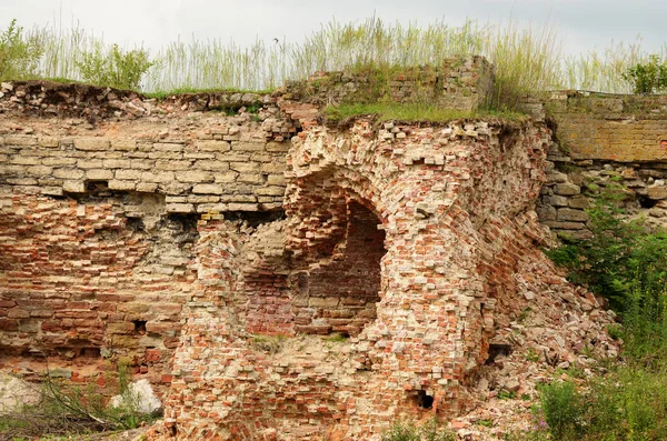 As ruínas dos edifícios antigos . — Fotografia de Stock