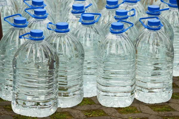 içme suyu şişeleri.