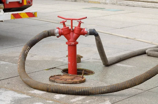 消火栓の水をサンプリングするためのデバイス. — ストック写真