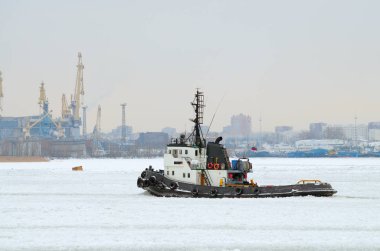 Tekne liman iş için.