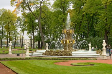 Çeşme'nın adı taç.