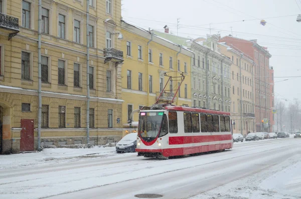 Der Verkehr in der Stadt. — Stockfoto