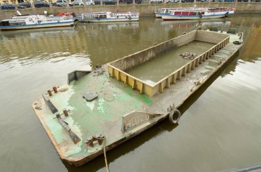 Tekne çöp toplama.