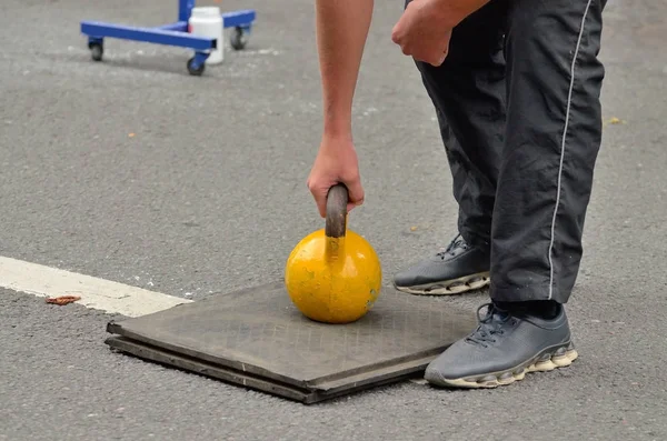 Konkurrensen i lyfta vikter. — Stockfoto