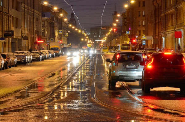 Elektrikli şehir ışıkları gece.