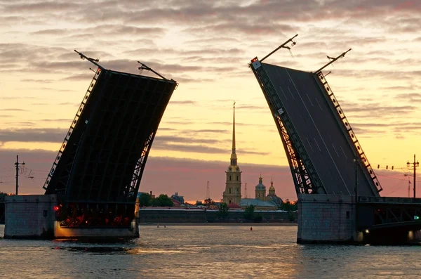 Mosty zwodzone w Sankt Petersburgu. — Zdjęcie stockowe