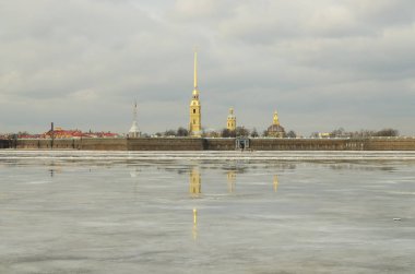 Kışın, Neva buzla kaplıydı.