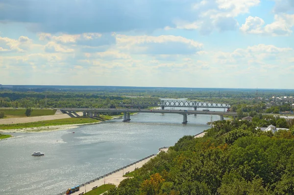 Yaz aylarında doğal peyzaj.