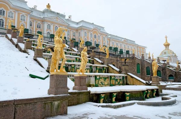 Peterhof pınarlarına heykelleri.