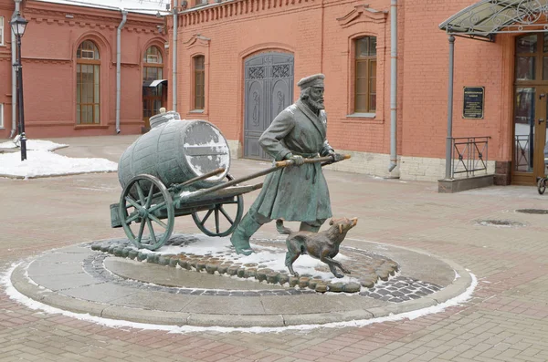 Le monument au porteur d'eau à côté du Musée de l'eau . — Photo