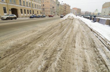Şehirdeki karların temizlenmesi.