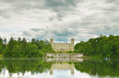 Kale manzarasına sahip doğal peyzaj.