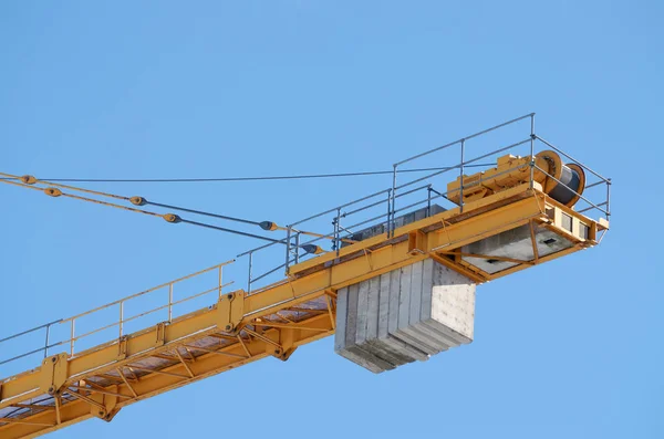 Tower cranes on the construction. — Stock Photo, Image