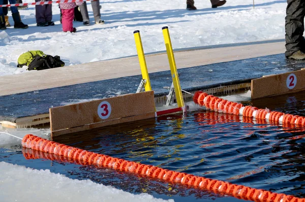 Piste de natation sur la rivière . — Photo