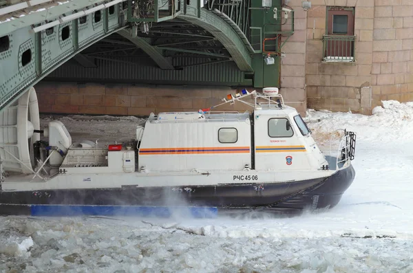 Räddningstjänsten båt av Ryssland. — Stockfoto