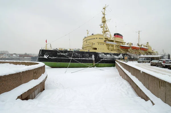 Icebreaker Krasin on the coast of the Neva. — Stock Photo, Image