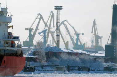 Kentin liman alanı.