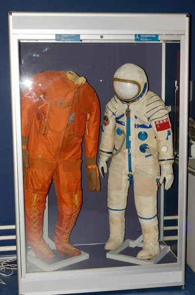 Különleges öltöny űrhajósok. — Stock Fotó